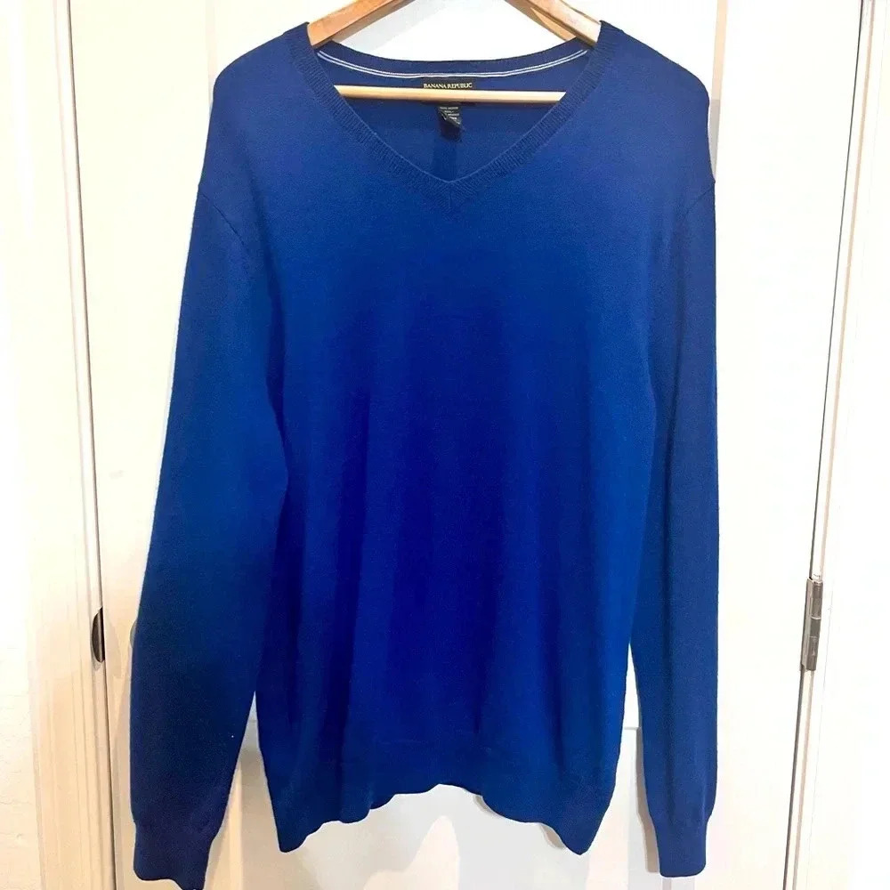 Men’s Dark Blue Banana Republic 100% merino wool sweater size XL